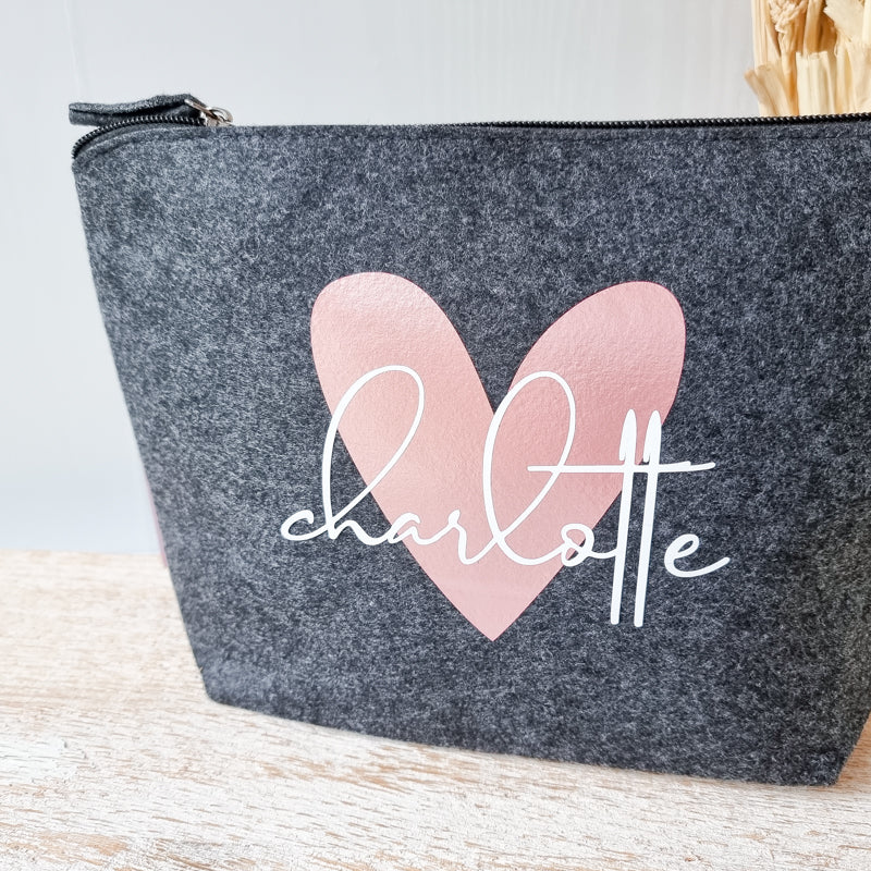personalisierte Tasche aus Filz Schnörkelschrift und Herz – BeBonnie