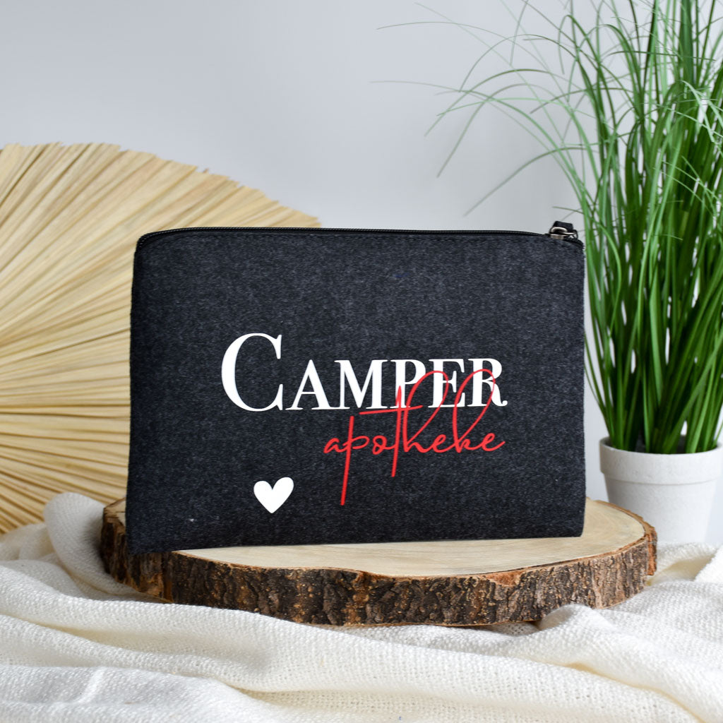 personalisierte Tasche aus Filz | Camperapotheke