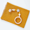 Musselin Kuscheltuch mit passender Befestigungskette in Senfgelb-Dots - KleinKinderKram Baby Online Shop