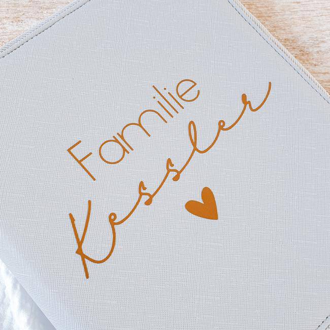 U-Heft Mappe in Lederoptik | Familienname "Kessler" - KleinKinderKram Baby Online Shop