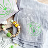 personalisiertes Geschenk zur Geburt | Schnullerkette mit Namen + Wickeltasche + Schnuffeltuch | kleiner Löwe - KleinKinderKram Baby Online Shop