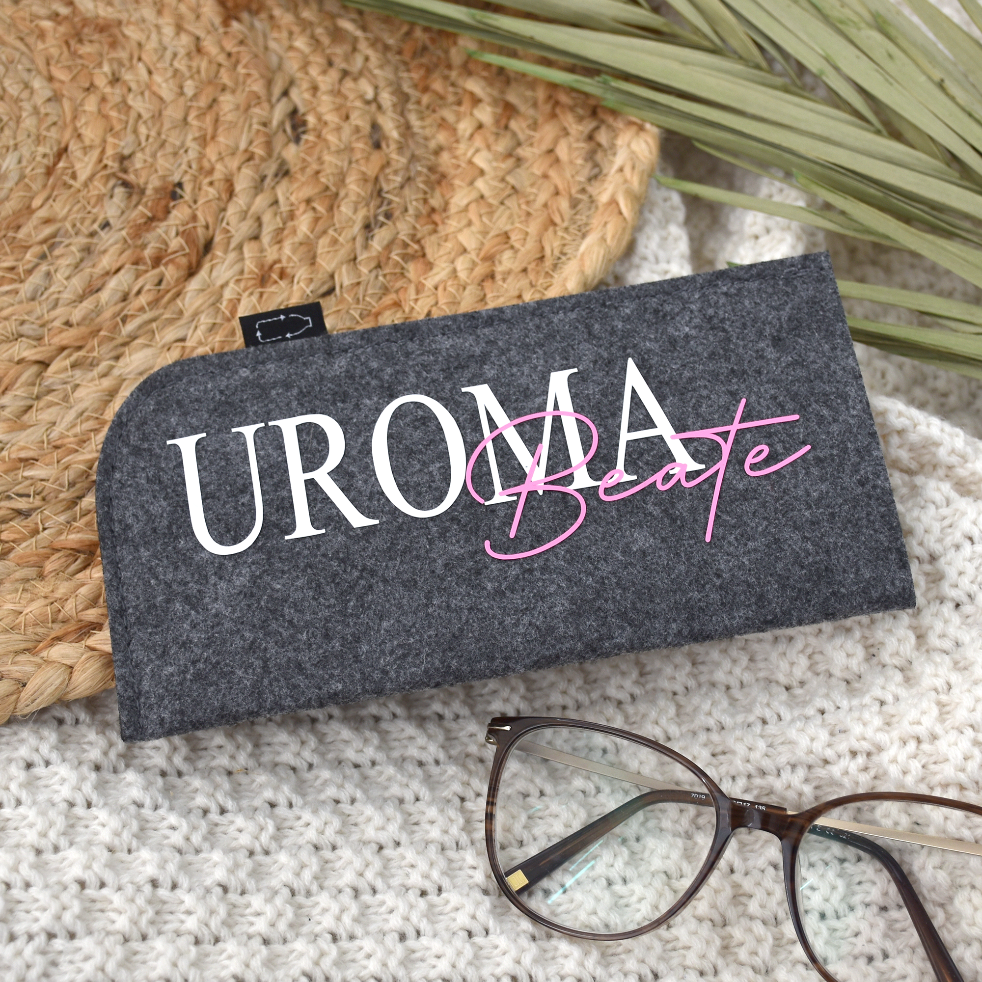 Brillenetui "Uroma" mit Namen | personalisierte Brillentasche aus Filz - BeBonnie