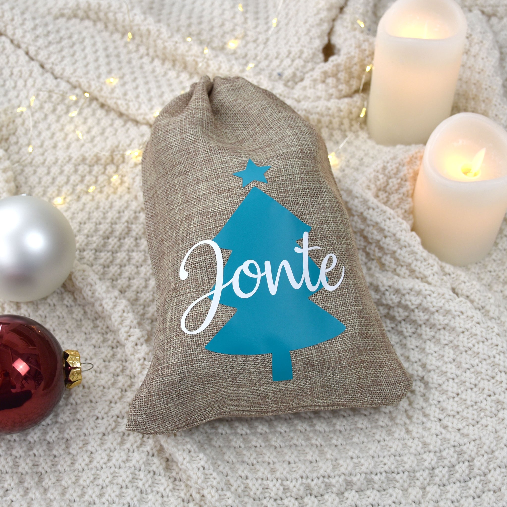 Geschenkbeutel Weihnachten im Jute-Look | Tannenbaum und Namen - BeBonnie